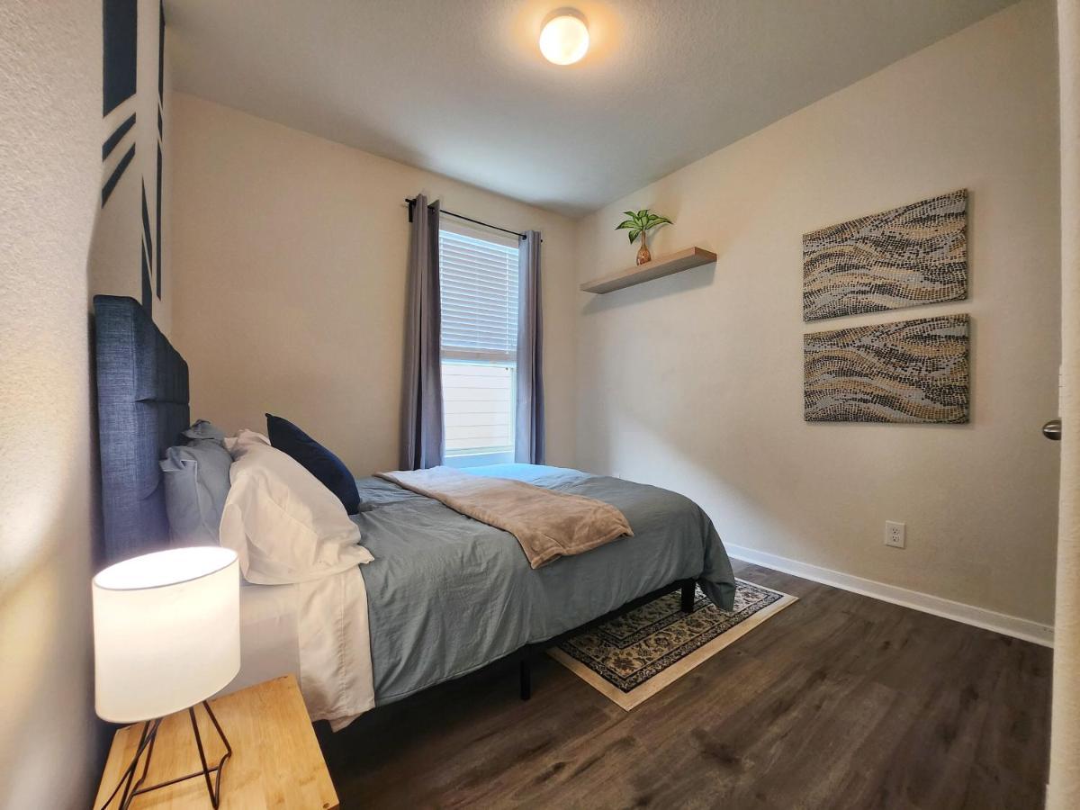 יוסטון 4 Bedroom Home Near Downtown Med Center Nrg Stadium Pearland Skyview Long By Ion Rentals מראה חיצוני תמונה