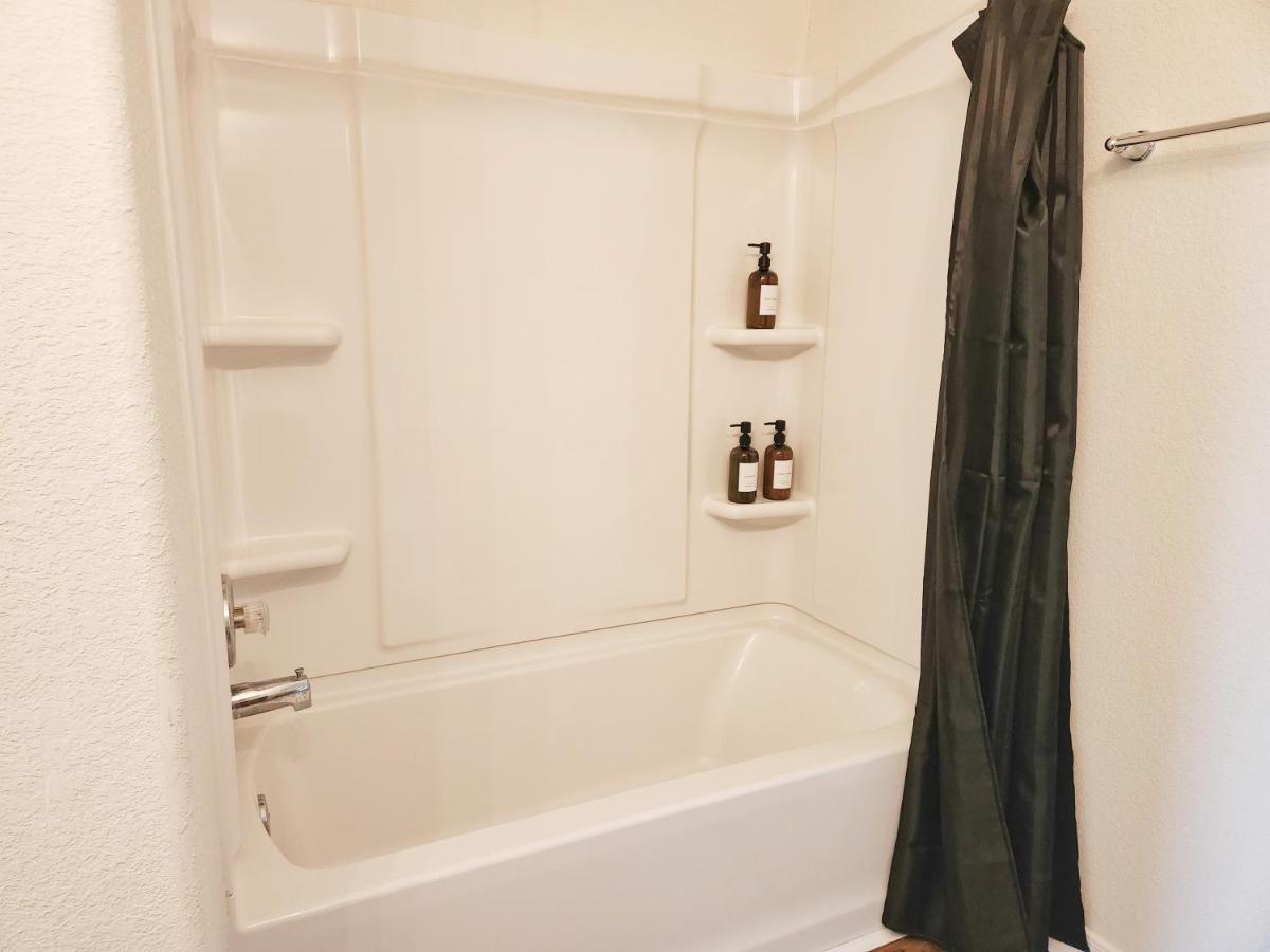 יוסטון 4 Bedroom Home Near Downtown Med Center Nrg Stadium Pearland Skyview Long By Ion Rentals מראה חיצוני תמונה